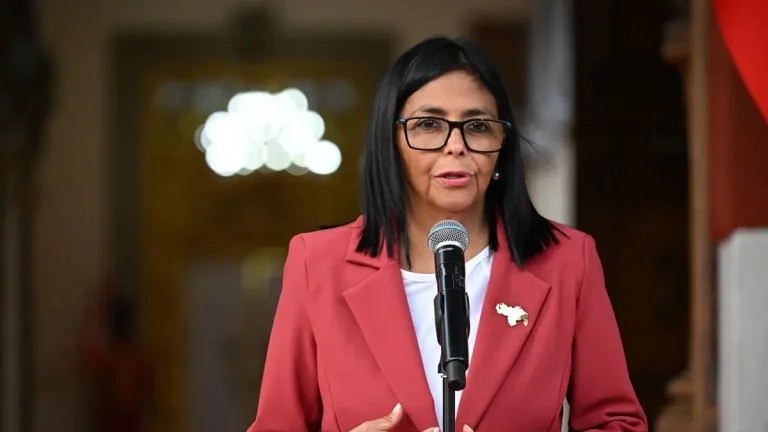 Delcy Rodríguez dice que Venezuela «muy pronto» izará su bandera en la embajada en EEUU #FVDigital