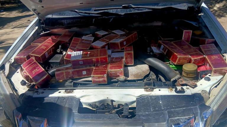 Ejército detiene hombre que ocultaba 93,000 cigarrillos de contrabando en una camioneta en Montecristi #FVDigital