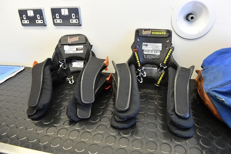 Así fue el polémico debut del HANS en la Fórmula 1 #F1 #FVDigital