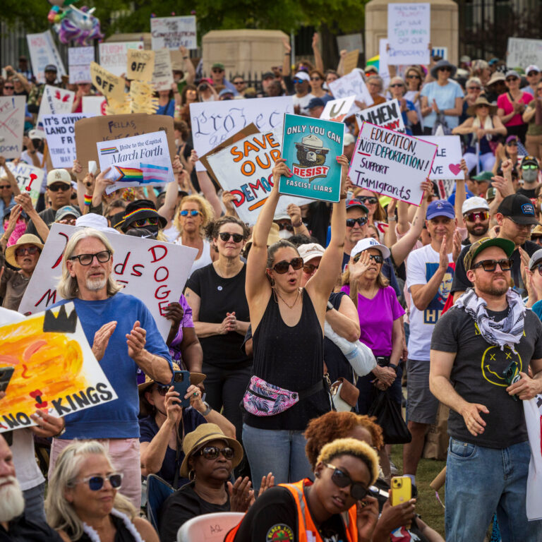 Gobierno Trump desestima las protestas de ‘No Kings’, que atraen a miles en todo el país #FVDigital