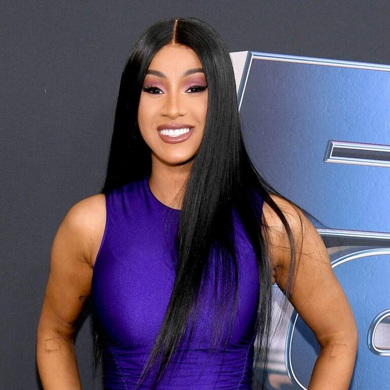 Cardi B visita Castañuelas y comparte con sus abuelos paternos dominicanos
