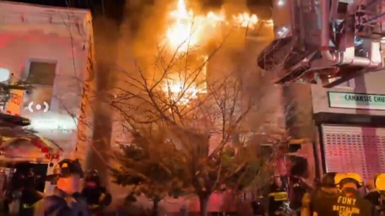 Seis heridos dos de ellos en estado crítico deja incendio