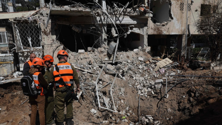 Irán dice haber golpeado varios puntos de Israel y países del Golfo #FVDigital