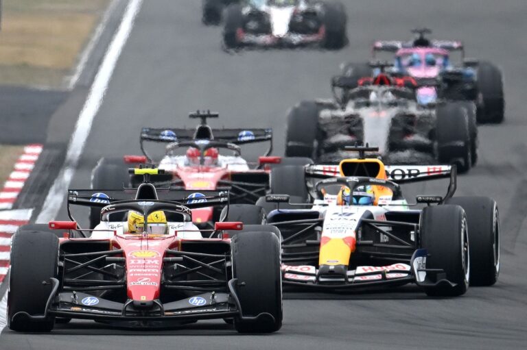 Hamilton cree que la F1 2026 ha conseguido “lo que deberían ser las carreras” #F1 #FVDigital