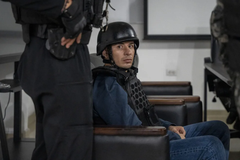 Lobo Menor queda encarcelado en Ecuador tras ser detenido en México con ayuda a Colombia #FVDigital