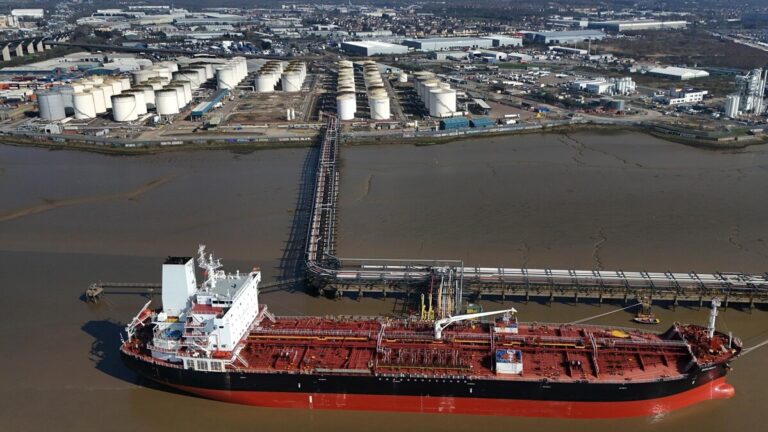 Más de 20 países buscan paso seguro en Estrecho de Ormuz