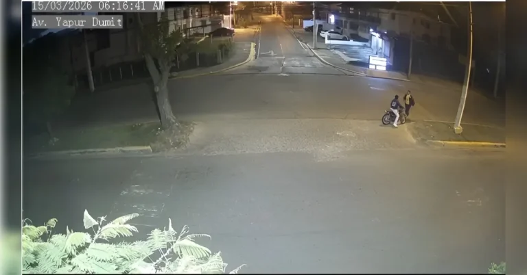Mujer es víctima de robo en vía pública de Santiago
