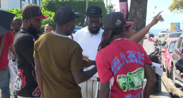 Restricciones a trabajos informales generan incertidumbre entre migrantes #FVDigital