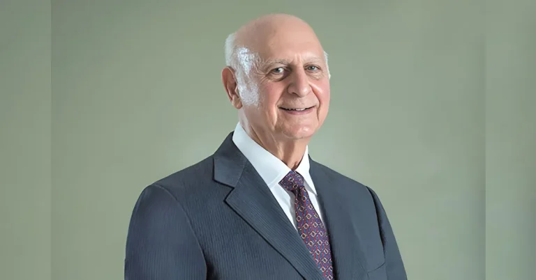 Familiares y figuras públicas despiden al empresario Héctor Rizek en el cementerio Puerta del Cielo