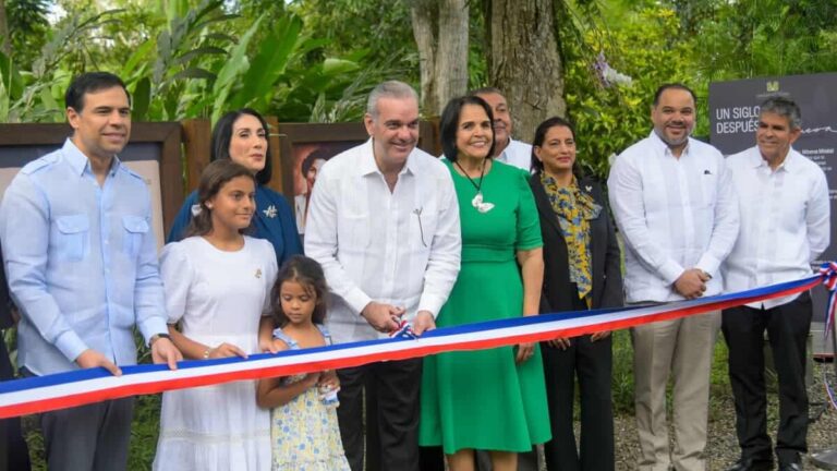 Salcedo conmemora centenario Minerva Mirabal con Luis Abinader