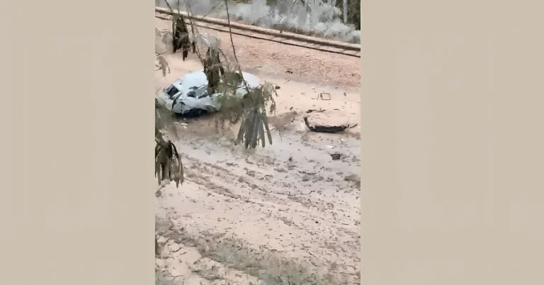 Conductor sobrevive milagrosamente tras caída de vehículo desde puente en La Romana durante intensas lluvias
