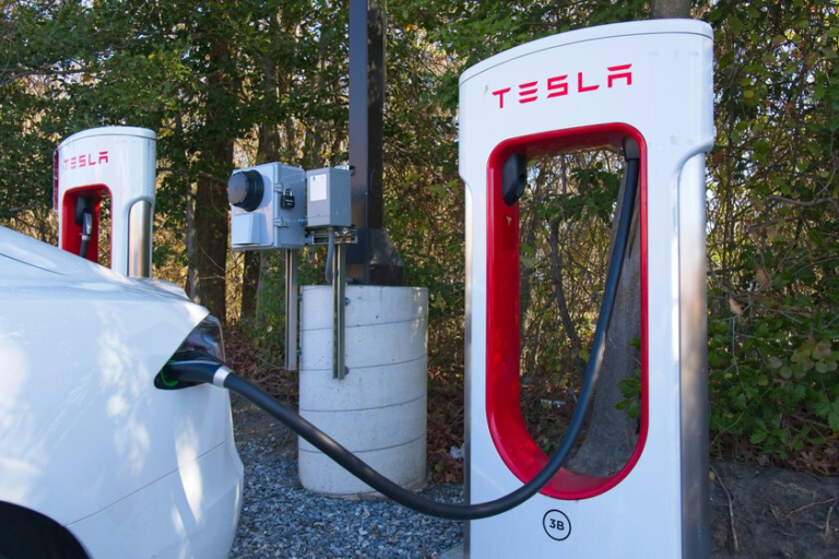 El coche eléctrico de alquiler sigue sin encontrar su sitio. Hertz lo intentó y le costó 4.000 millones descubrirlo – FGJ MULTIMEDIOS