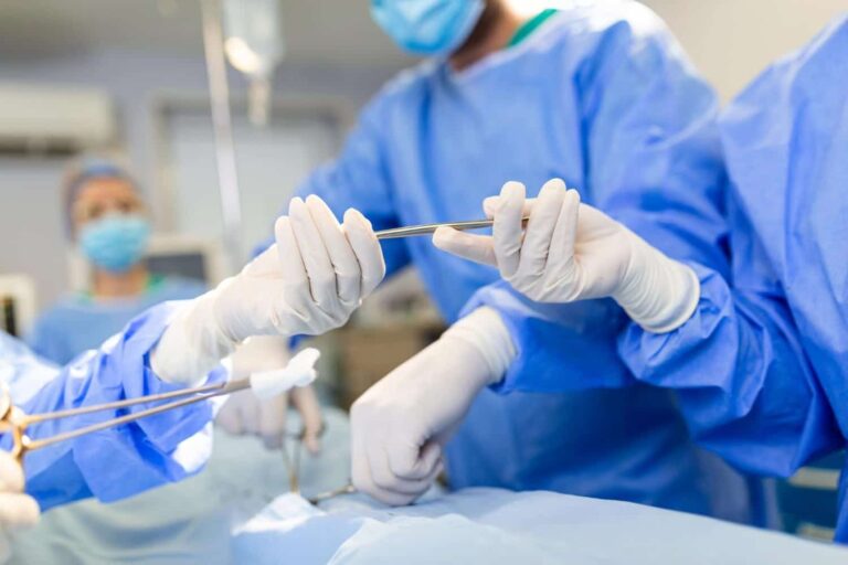 #Salud: Error quirúrgico fatal: cirujano extirpa el hígado de un paciente en lugar del bazo
