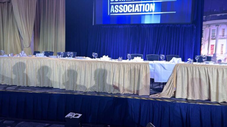 #Mundo:Evacúan a Trump de una cena con periodistas tras un intento de atentado