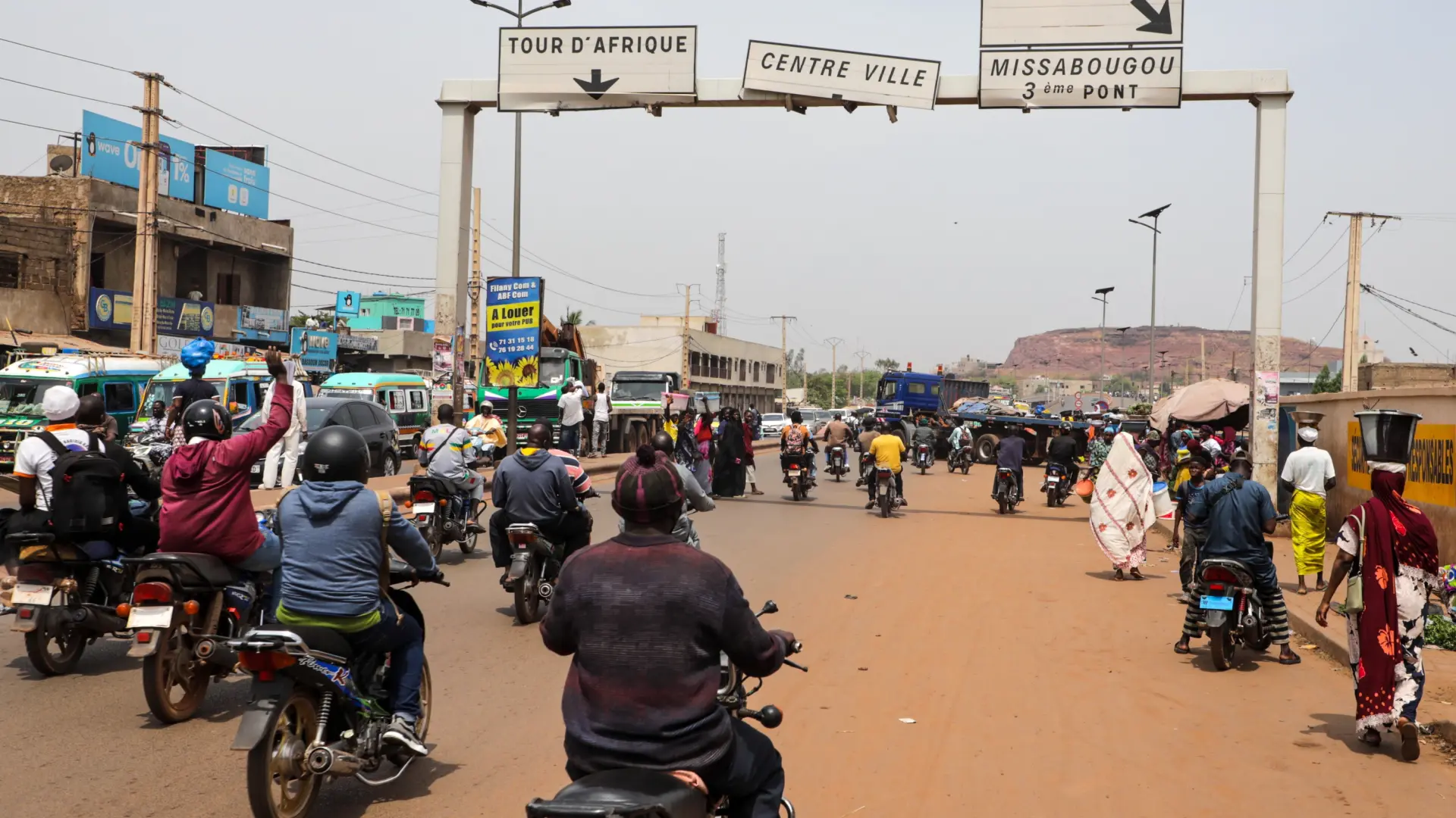 #Mundo:Regresan los 26 españoles atrapados en Mali tras los ataques terroristas del fin de semana #FVDigital
