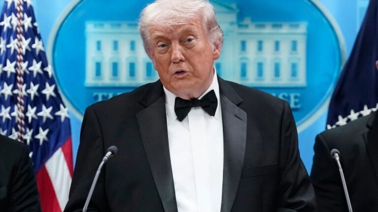 Trump sale ileso tras un tiroteo en cena de corresponsales