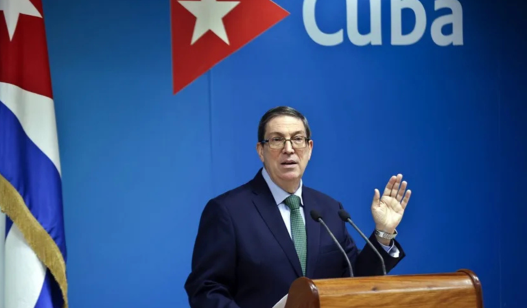 Canciller de Cuba insiste en que la isla no aceptará paz mediante la fuerza imperialista de EE. UU.