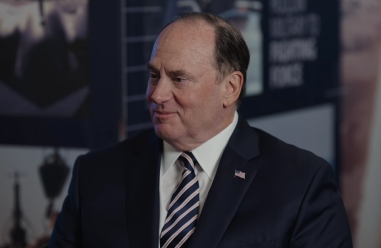 Dimite el secretario de la Armada de Estados Unidos – #DeInteres   #FVDigital