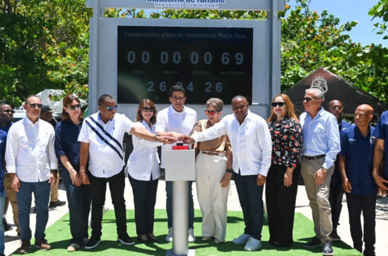 David Collado inicia construcción de plaza de vendedores en playa Teco – #DeInteres   #FVDigital