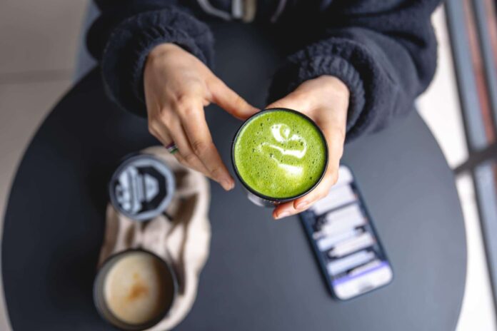 El-matcha-esta-por-todas-partes-pero-es-realmente-mas-saludable-que-el-cafe.jpg