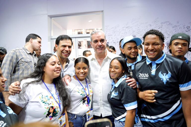 Abinader recorre la Feria Regional del Libro y la Cultura Cibao 2026 #FVDigital
