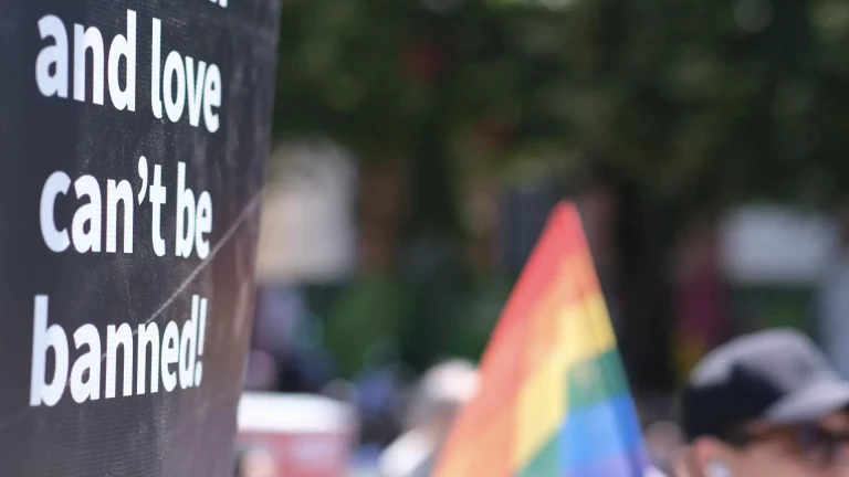 #Mundo:Bruselas urge a los países a prohibir las terapias de conversión LGTBI: “No hay nada que curar” #FVDigital