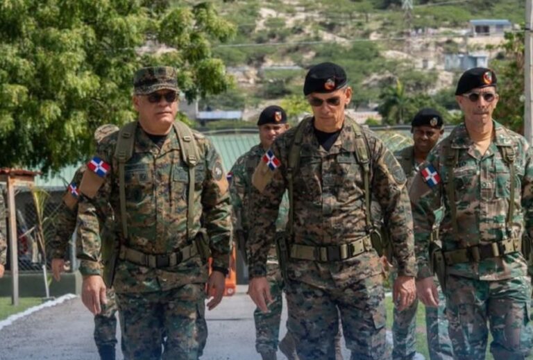 Ministro de Defensa supervisa zona fronteriza en Jimaní – #DeInteres   #FVDigital