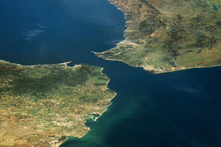 Si el estrecho de Ormuz es conflictivo, imagina el de Gibraltar: España ha encontrado frente a Cádiz 134 naufragios – FGJ MULTIMEDIOS