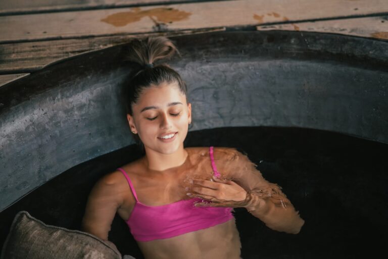 #Salud: ¿Los baños de agua fría realmente mejoran la salud o es otra moda pasajera de bienestar?