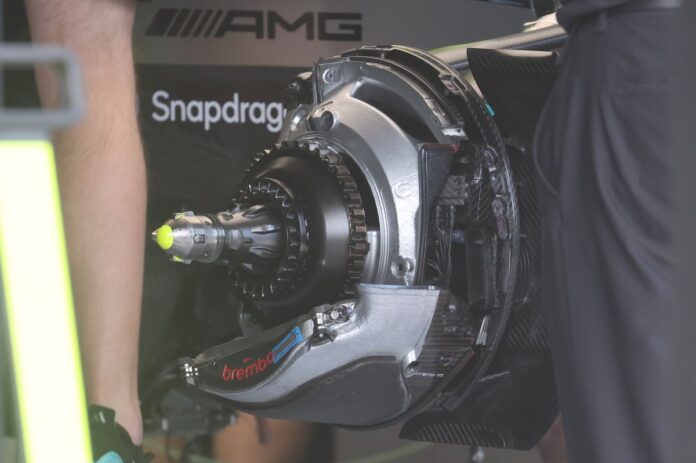 1778955267_mercedes-w17-dettaglio-tecnico.jpg