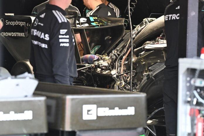 1780247903_mercedes-w17-dettaglio-tecnico.jpg