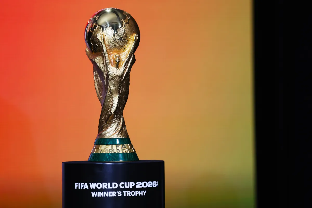 El-trofeo-de-la-Copa-Mundial-de-futbol-favoritos.jpg