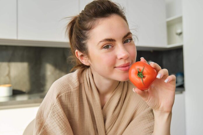 Si-tienes-estos-problemas-de-salud-deberias-dejar-de-comer-tomate.jpg