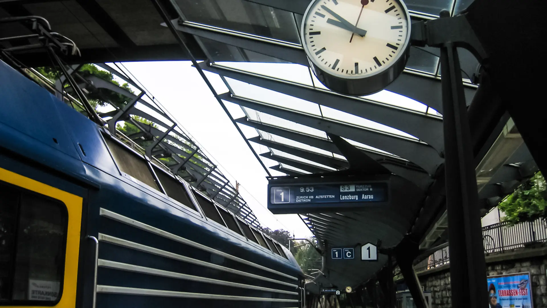 fotografia-reloj-en-las-estaciones-de-tren-de-suiza-2.jpeg