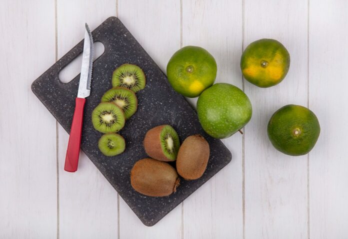 Compraste-kiwis-verdes-Ponlos-junto-a-esta-fruta-y-maduraran-mucho-mas-rapido1.jpg