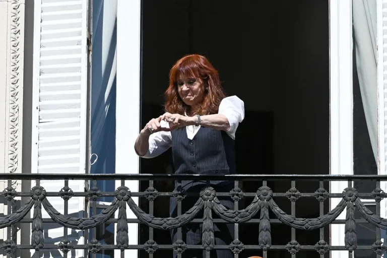 El peronismo mantiene su defensa de Cristina Fernández un año después de su condena