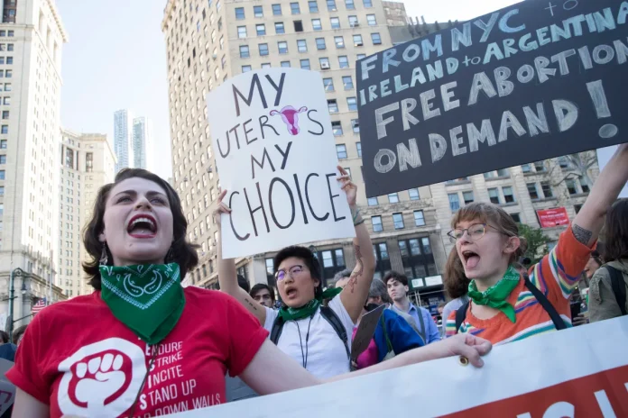 Nueva-York-invierte-495-mil-en-el-Centro-de-Acceso-al-Aborto-de-NYC-para-ampliar-servicios-AP1914201.webp