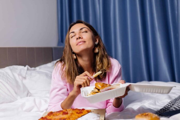 Por-que-te-da-sueno-justo-despues-de-comer-y-cuando-es-senal-de-algo.jpg