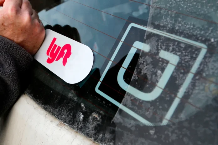 Uber-y-Lyft-demandan-a-Nueva-York-para-frenar-ley-que-limita-la-desactivacion-de-conductores-AP19053.webp