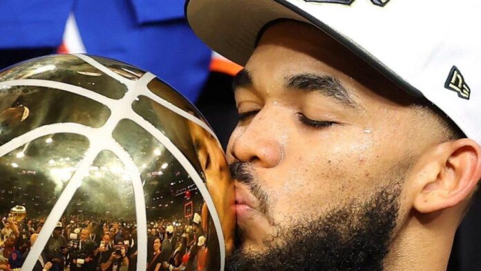 karl-towns-trofeo-campeon-nba-rd.jpg